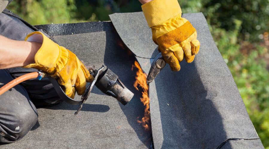 Professional gutter cleaning in Newhall, CA